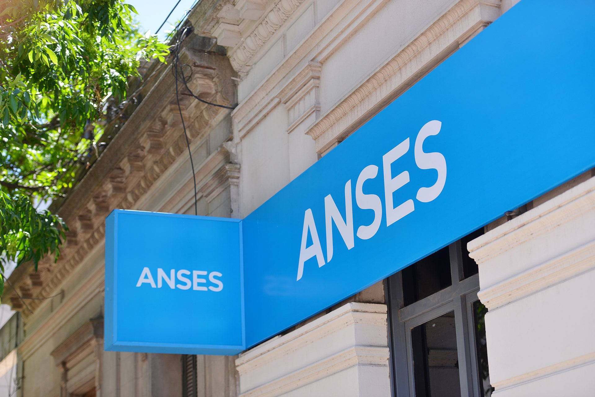 ANSES fijó para junio de 2026 un calendario de pagos según la terminación del DNI e incluyó movilidad previsional, bono extraordinario y medio aguinaldo