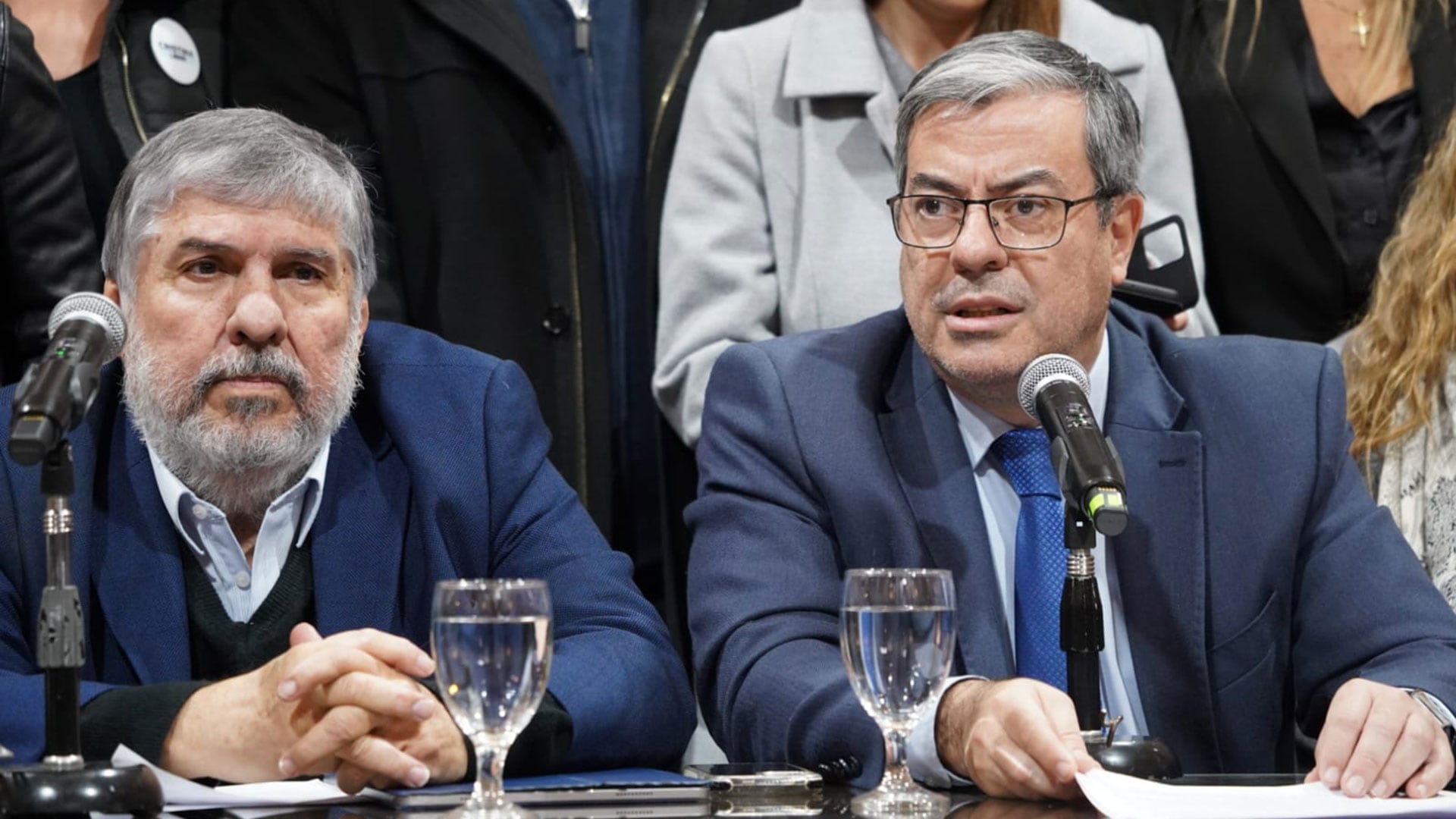 Mayans y Martínez, dos de los legisladores que hablaron en el encuentro por CFK