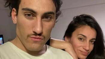 Tomás Holder y su mamá