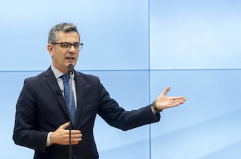 27/12/2024 El ministro de la Presidencia, Justicia y Relaciones con las Cortes, Félix Bolaños, ofrece una rueda de prensa tras su reunión con el conseller de Justícia i Qualitat Democrática de la Generalitat de Catalunya, Ramon Espadaler, en el Ministerio de la Presidencia, Justicia y Relaciones con las Cortes, a 27 de diciembre de 2024, en Madrid (España). Ambos, junto al alcalde de Barcelona, Jaume Collboni, se reunieron el pasado 4 de diciembre para abordar un plan de choque para combatir la multireincidencia.
POLITICA
Alberto Ortega - Europa Press