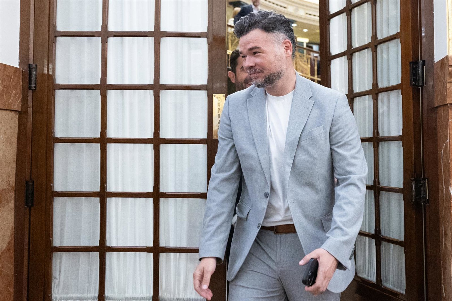 25/06/2026 El diputado de ERC, Gabirel Rufián, durante una sesión plenaria en el Congreso de los Diputados, a 25 de junio de 2026, en Madrid (España). El debate parlamentario se centra hoy en dos temas principales: la reforma del Reglamento del Congreso presentada conjuntamente por ERC, Junts, Podemos, BNG y Compromís para rebajar las exigencias y requisitos necesarios para constituir un grupo parlamentario propio, y el traspaso de la AP-9 a Galicia.
POLITICA
Jesús Hellín - Europa Press