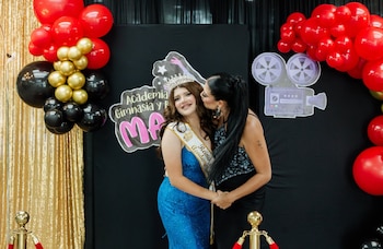 Alejandra Quintos ha compartido fotografías donde está acompañada por su hija, Dafne, y en esas publicaciones clama atención directa de Omar García Harfuch y de la presidenta Claudia Sheinbaum. (Crédito: facebook | Alejandra Quintozz)