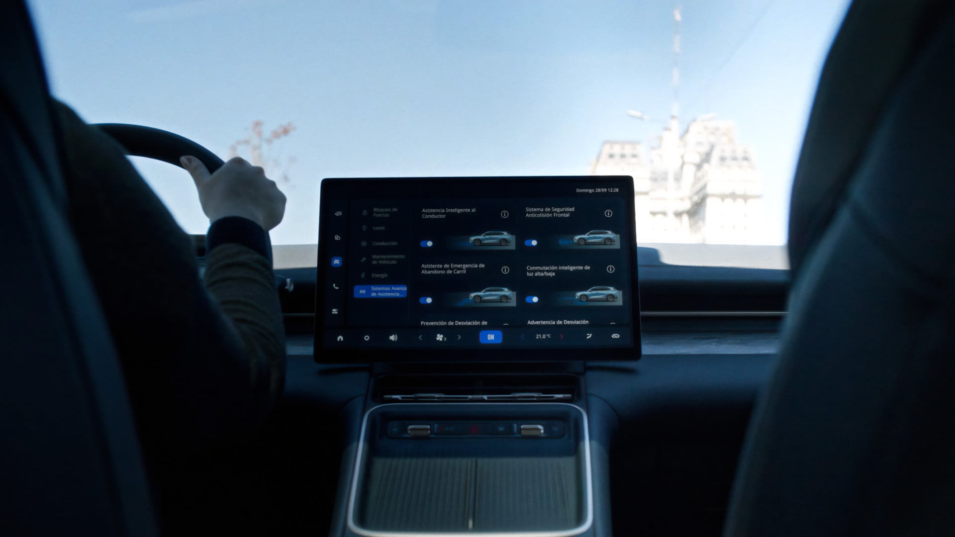 Pantalla central de 15,6