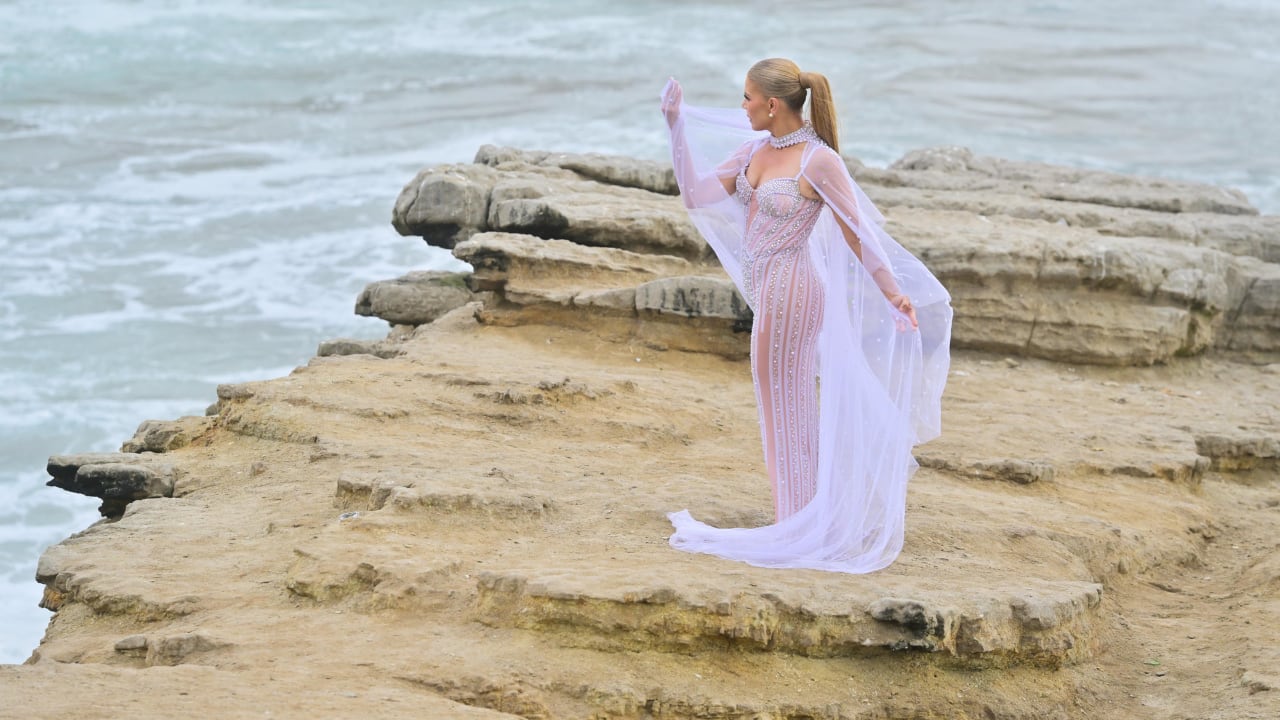 Nuno Gómez dirigió el videoclip de Olga Tañón y Corazón Serrano con locaciones en la playa limeña y una propuesta centrada en la emoción del tema.