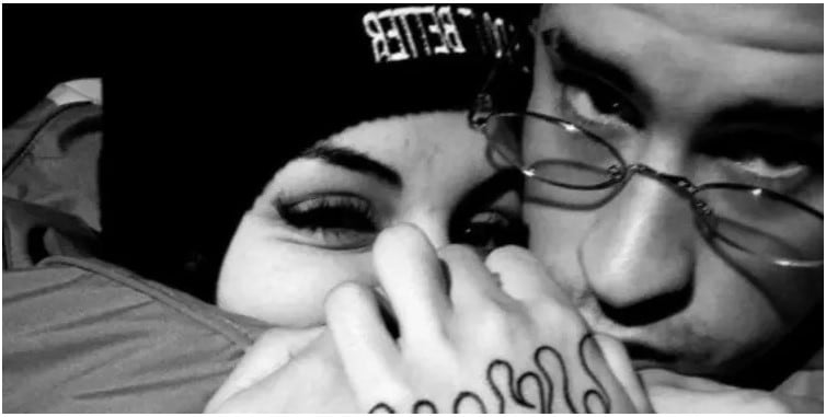 La pareja llegó a besarse en el escenario varias veces (Foto: Instagram)