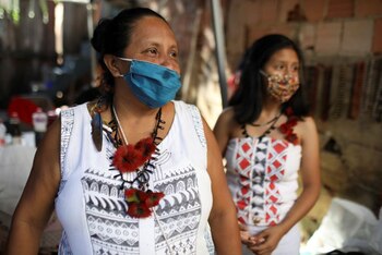 Mujeres indígenas con mascarillas (REUTERS/Bruno