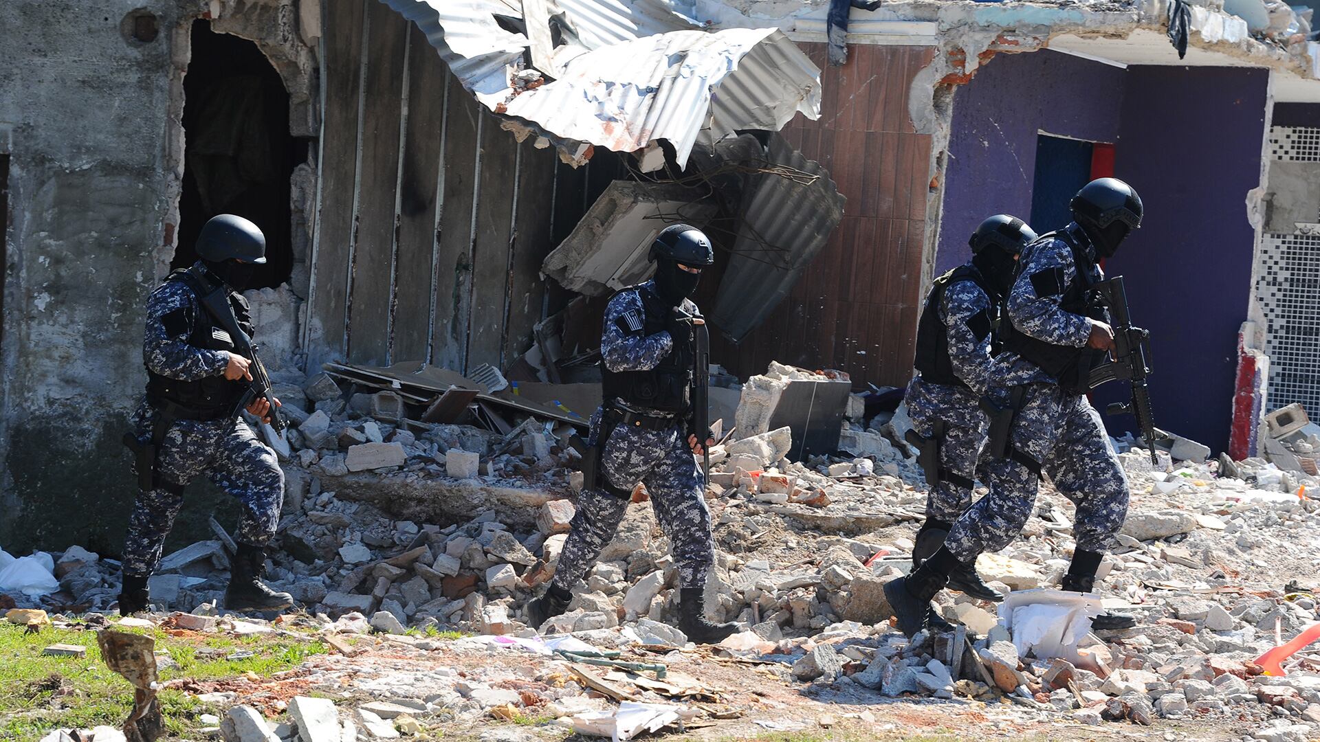 Una recorrida del grupo GEO por el barrio Casavalle de Montevideo (Presidencia)