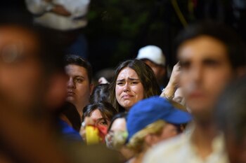 Seguidores de Álvaro Delgado reaccionan a la derrota de su candidato (REUTERS/Martin Varela Umpierrez)