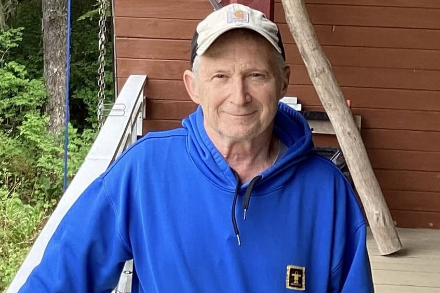 El otro Dan Sullivan: el exmaestro que comparte nombre con un senador y podría perjudicar al Partido Republicano en Alaska