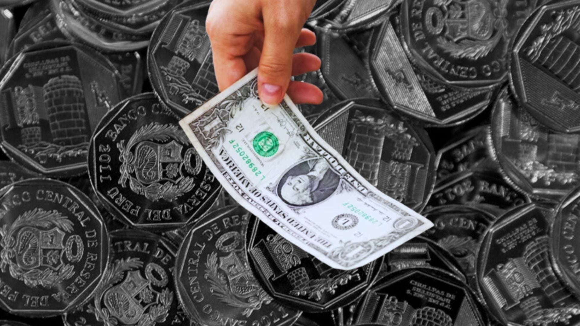 El dólar bajaría con más fuerza sin la intervención del BCRP. - Crédito Composición infobae Perú/BCR/Freepik