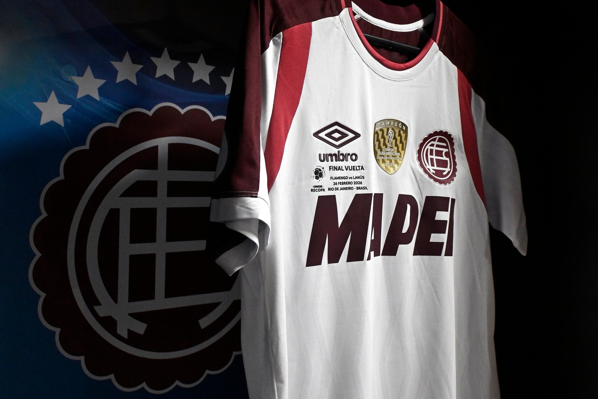 Lanús usará camisa branca contra o Flamengo (@clublanus)