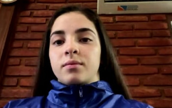 La gimnasta argentina recauda fondos para costear el viaje de su entrenador al Mundial de Rotterdam