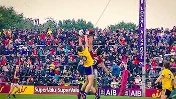 Qué es el fútbol gaélico: el deporte de origen irlandés que combina aspectos del balompié, rugby y handball