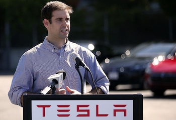 Para JB Straubel, los fabricantes