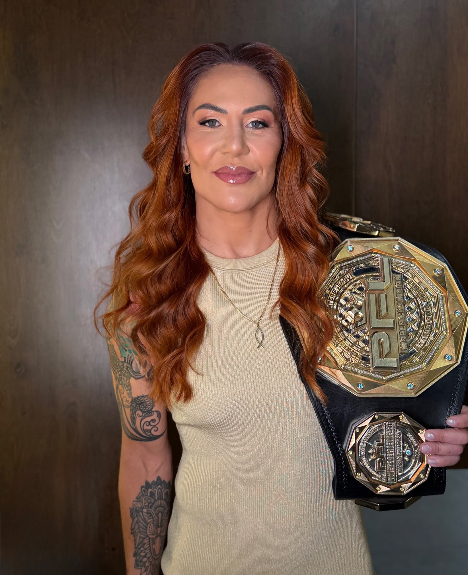 Cris Cyborg, campeona mundial de MMA y boxeo, comparte aspectos de su vida deportiva y personal.