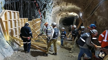 Continúan labores de búsqueda en la mina Santa Fe de Sinaloa para hallar al último minero