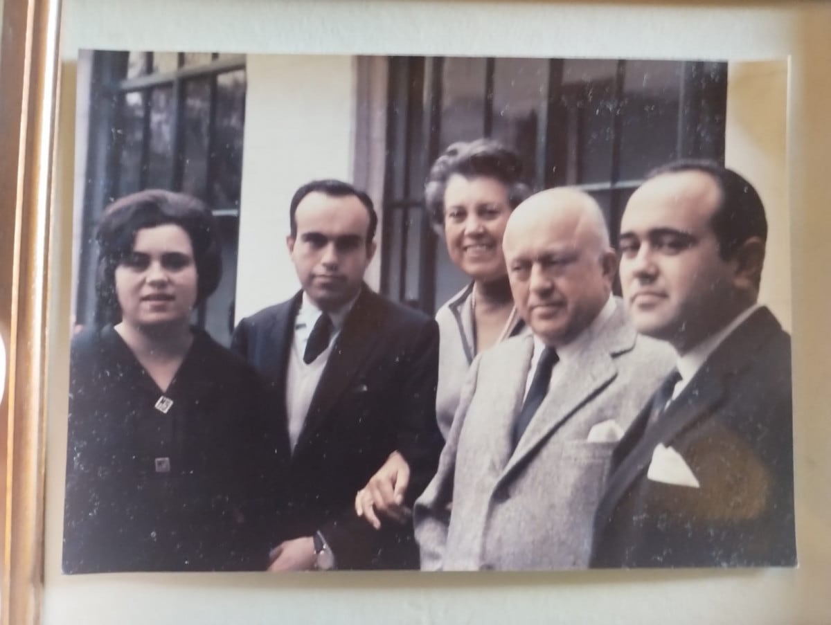 En familia. Junto a sus hermanos Florentino y María Enriqueta. (Cortesía: archivo familiar).