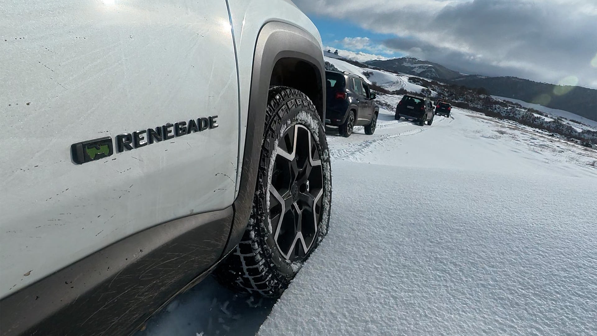 Pocos meses después de cumplir 10 años en el mercado, el Jeep Renegade 2026 renueva un modelo que se caracteriza por su capacidad off-road aun siendo un SUV