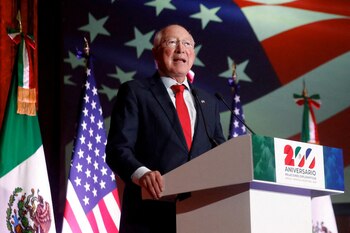 Ken Salazar tambien habló del
