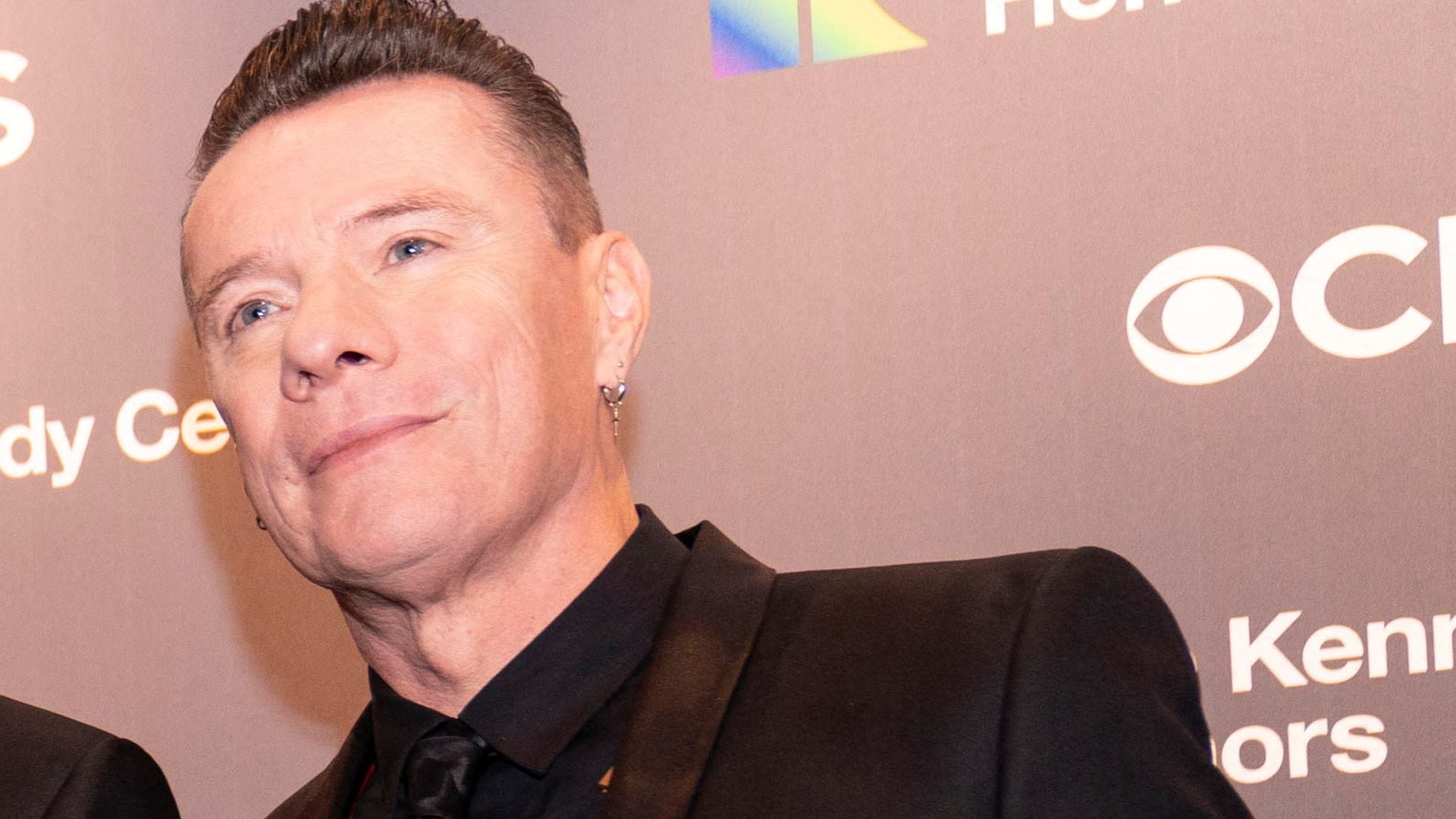 Larry Mullen Jr. afrontó una cirugía de columna cervical en Dublín pese al riesgo médico de sufrir una parálisis (REUTERS)