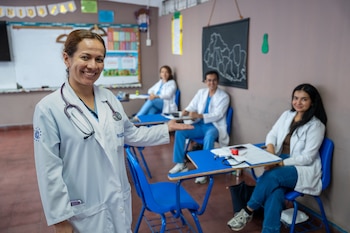 La Feria Integra llevó más de 2.000 atenciones a la colonia IVU, en San Salvador, como parte de un programa de la Dirección de Integración en El Salvador. (Cortesía: Dirección de Integración)