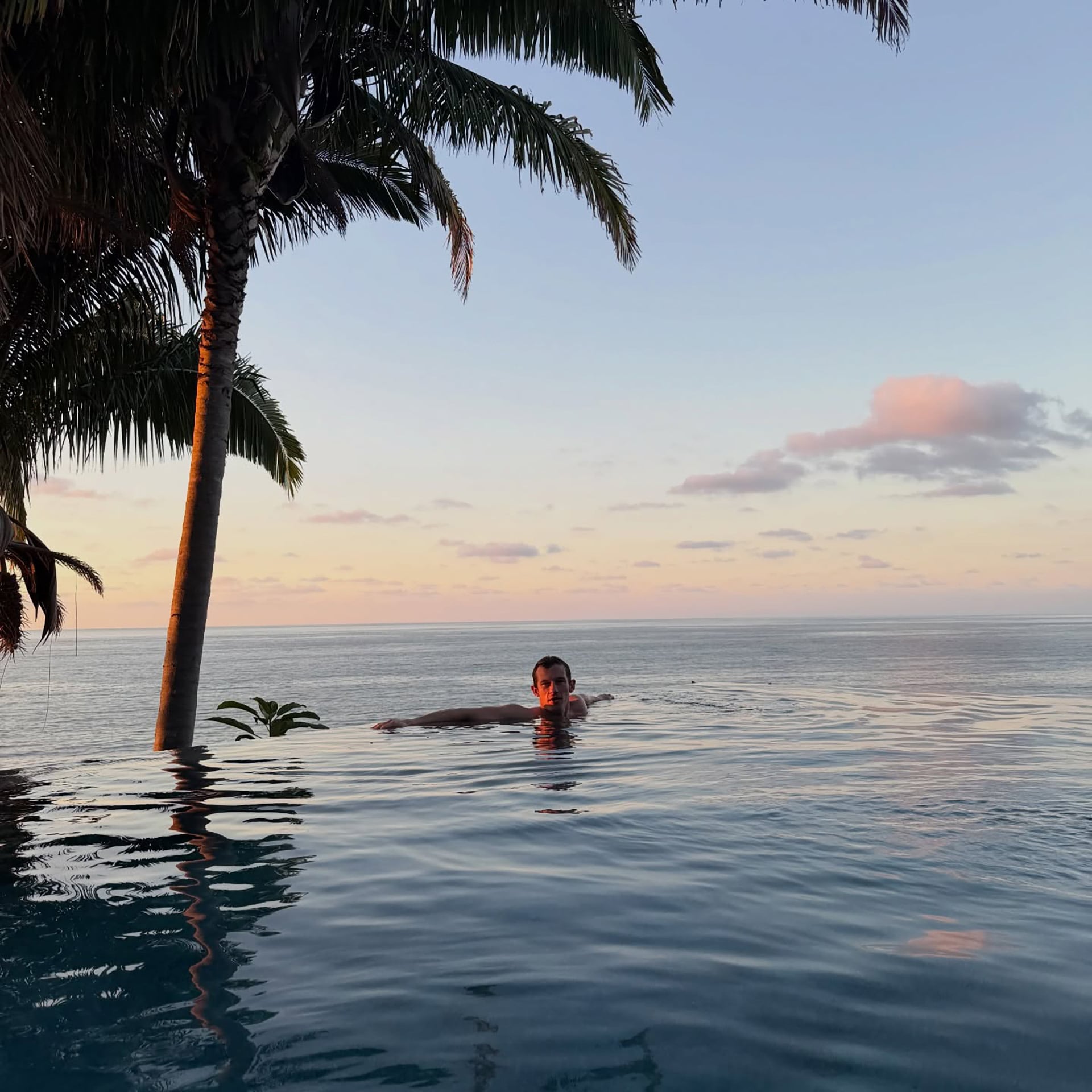 Dua Lipa y Callum Turner estuvieron vacacionando en playas mexicanas. (instagram)