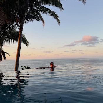 Dua Lipa y Callum Turner