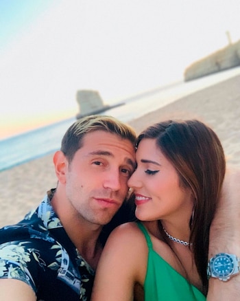 Dibu Martínez de vacaciones junto