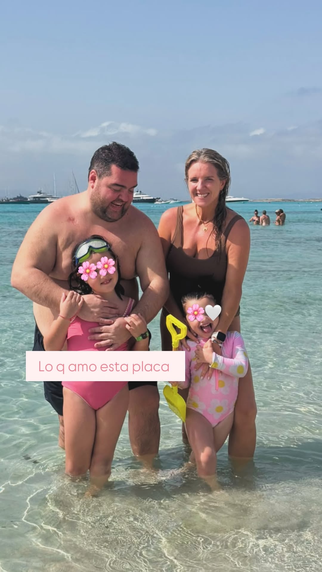 Darío Barassi también compartió una foto en la playa de Ibiza junto a Lucía Gómez Centurión y sus hijas Emilia e Inés