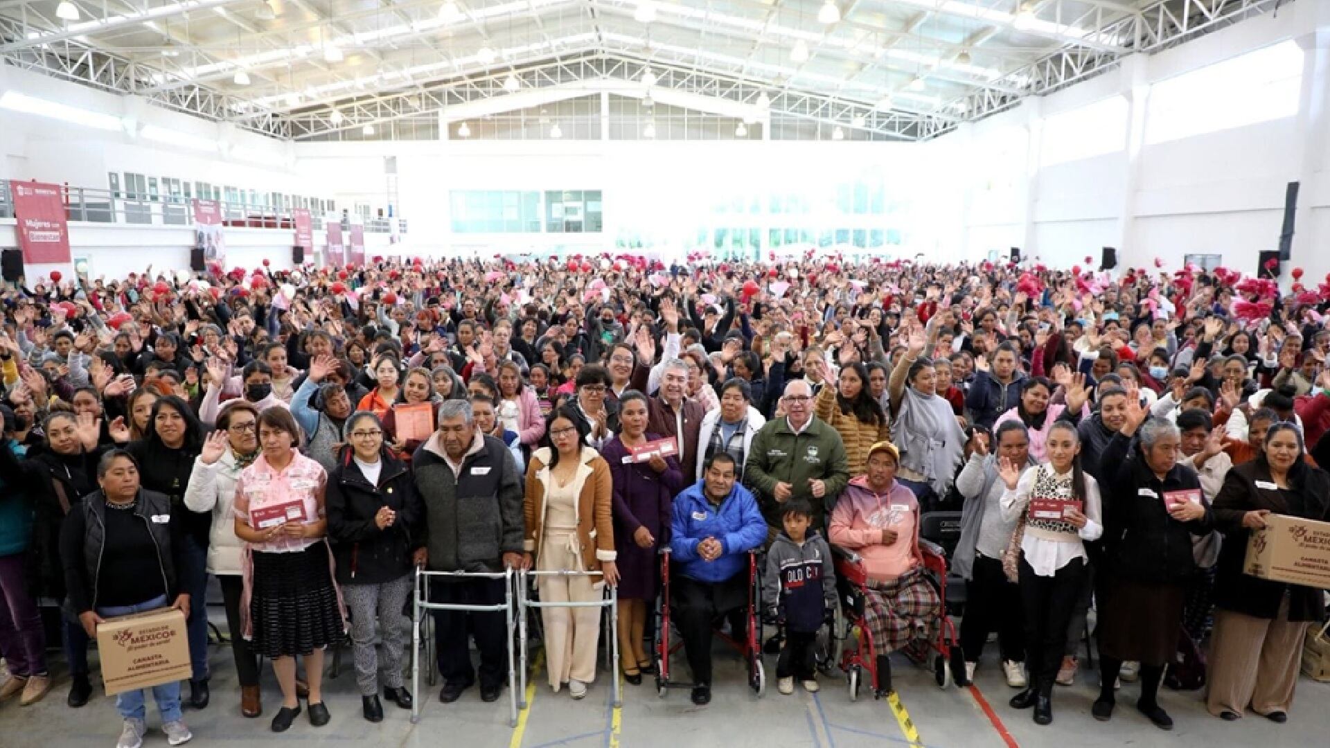 Entrega de tarjetas en los municipios de Zinacantepec, Almoloya de Juárez y Temoaya (Gob. Edomex)