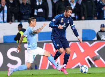 Yoshimar Yotún jugó con el