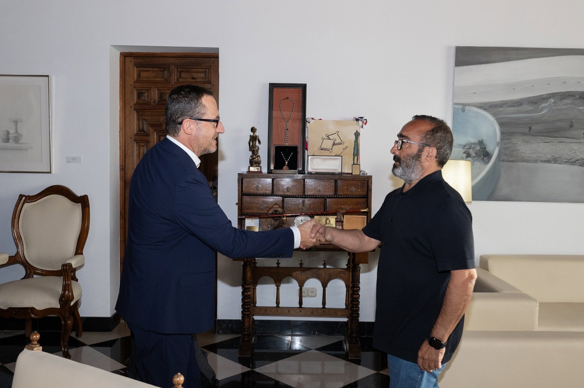 25/09/2026 El presidente de la Diputación de Cáceres, Miguel Ángel Morales, y el gerente del Grupo de Ciudades Patrimonio de la Humanidad de España (GCPHE), Gumersindo Bueno
CULTURA AUTONOMÍAS
DIPUTACIÓN DE CÁCERES