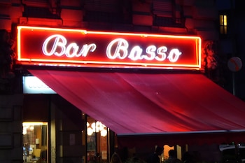 ARCHIVO - El Bar Basso de Milán es un sitio de culto para los adeptos al Negroni. Foto: Alexandra Stahl/dpa