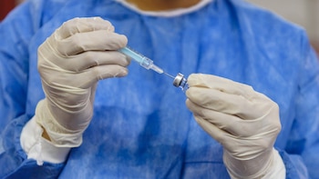 Vacunatorio VIP: la causa por las vacunaciones irregulares irá a juicio oral ante el Tribunal Federal 6