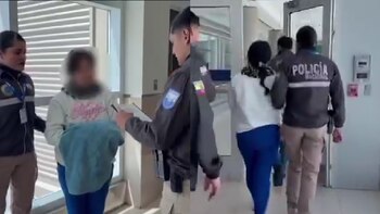 Ciudadana ecuatoriana acusa de abuso sexual contra un menor fue extraditada. (Foto: Infobae Perú/ X: Video captura: @PoliciaEcuador)