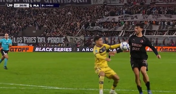 La mano de Dylan Gorosito que reclamó Platense antes del gol anulado a Luciano Giménez (captura video)