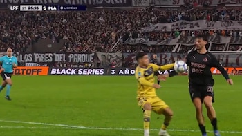 La lupa sobre el gol que le anularon a Platense contra Boca: por qué el VAR no llamó a Baliño por la mano de Gorosito