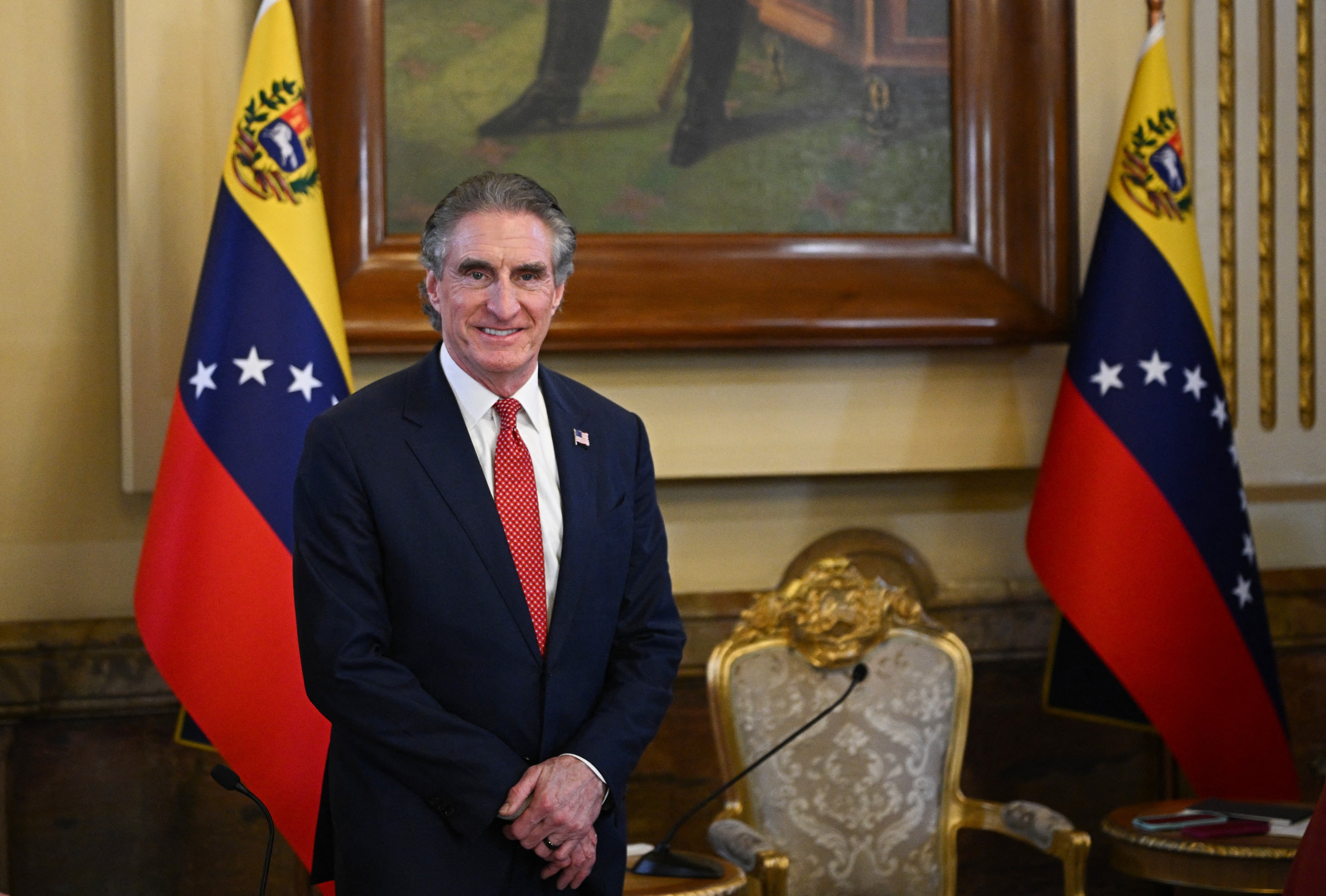 El secretario del Interior de Estados Unidos, Doug Burgum, en su visita a Venezuela