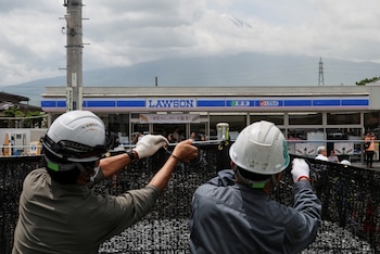Instalaron barreras metálicas frente al