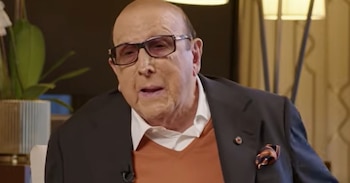 Clive Davis trabajó en importantes discográficas que impulsaron las carreras de iconos de la música. (Captura de video)