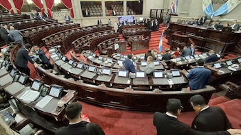 La discusión sobre la reforma del IUSI en Guatemala incluyó advertencias sobre un impacto político hacia 2027 y una enmienda de RaícesGT que no quedó confirmada como aprobada.