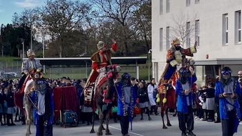 Denuncian a un colegio de
