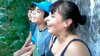 Dilan junto a su madre,