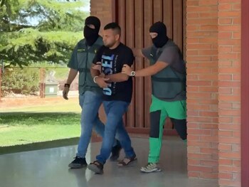 Junior Fernando Monge Gómez fue capturado en España tras permanecer prófugo de la justicia hondureña por un caso de presunto narcotráfico. La detención fue ejecutada por la Guardia Civil de España en coordinación con Interpol y autoridades hondureñas. (Foto: Cortesía)