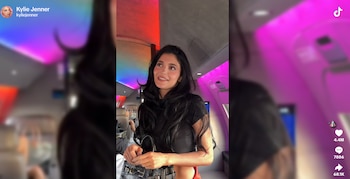 Kylie Jenner también causó controversia al hacer un vuelo privado de menos de una hasta Coachella, generando una gran cantidad de emisiones de carbono
(Créditos: TikTok/Kylie Jenner)