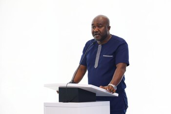 Paul Nantulya del Centro de