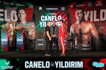 El regreso de Saúl Álvarez en 2021 fue contra Avni Yildirim (Foto: EFE/Ed Mulholland/Matchroom)