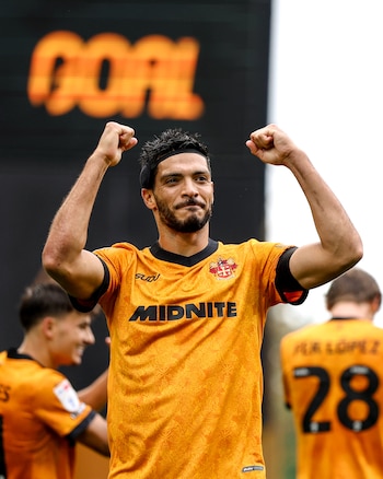 El mexicano contribuyó a una nueva victoria de los Wolves.