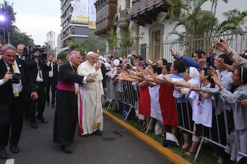 Cuando llegó a Perú, el Papa Francisco recorrió calles de Lima rumbo a Nunciatura Apostólica. (Facebook: Papa francisco en el Perú)
