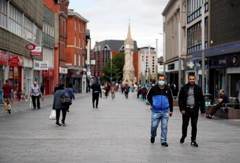 Personas en una calle céntrica